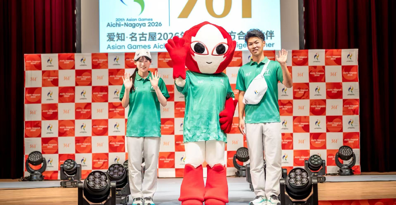 ユニフォーム発表の写真